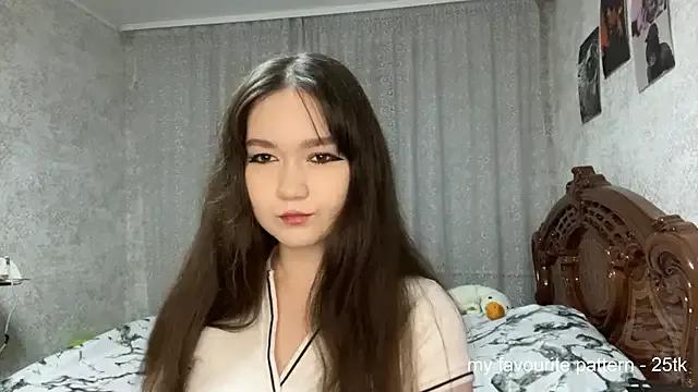 Pikmigirl18 on StripChat