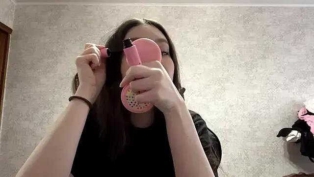 Pikmigirl18 on StripChat