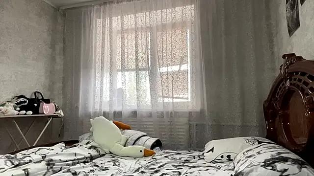 Pikmigirl18 on StripChat