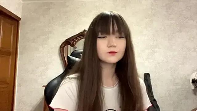 Pikmigirl18 on StripChat