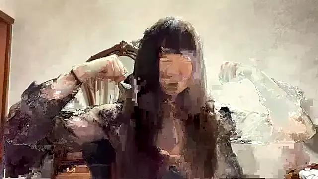 Pikmigirl18 on StripChat