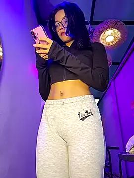 Pretty_roxxyy on StripChat