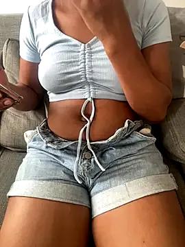 PrettyNina77 on StripChat