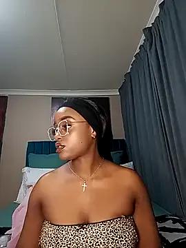 Queen-Chocolate on StripChat