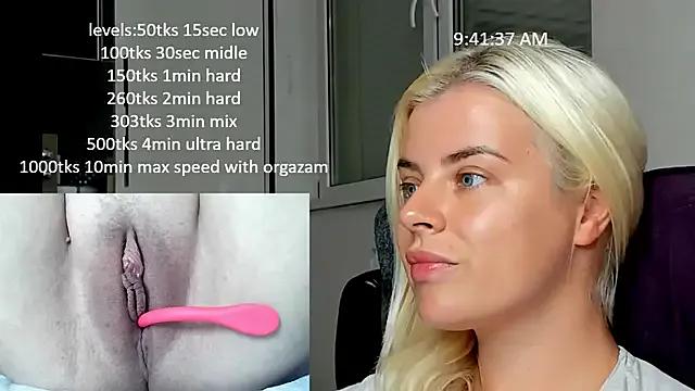 queenofthenighttt on StripChat