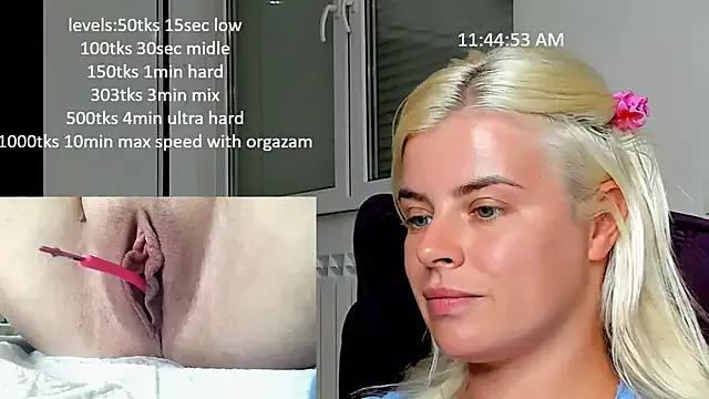 queenofthenighttt on StripChat