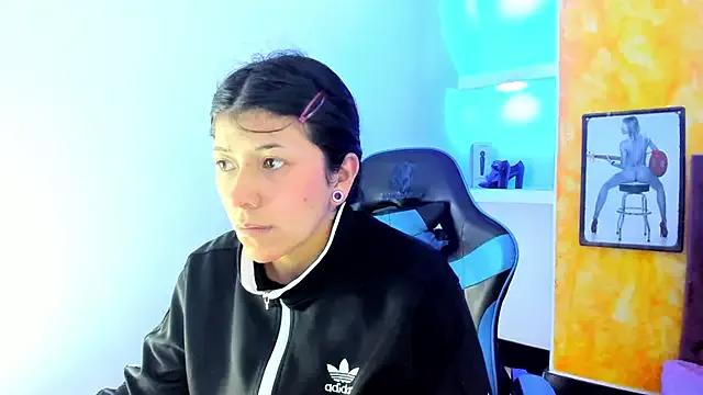 Raven_Rouge_ on StripChat