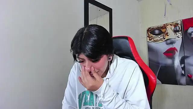 Raven_Rouge_ on StripChat