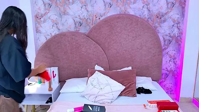 RavenGloomy on StripChat