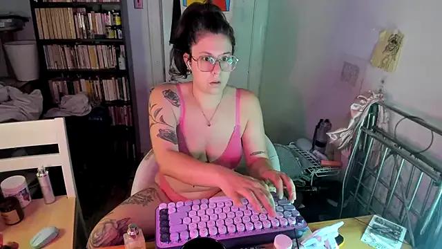 Rosiee69_ on StripChat