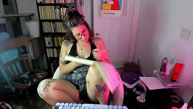 Rosiee69_ on StripChat