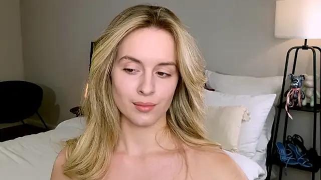 RozzitaBedberry on StripChat