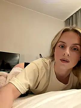 RozzitaBedberry — make me feel  fireworks