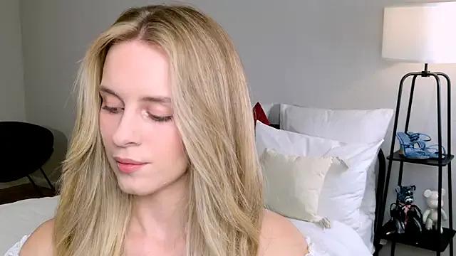 RozzitaBedberry on StripChat