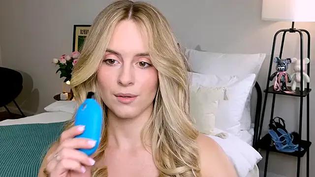 RozzitaBedberry on StripChat