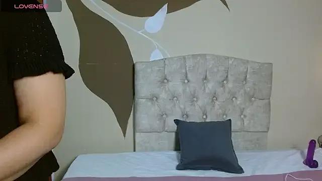 ScarletHott_ on StripChat