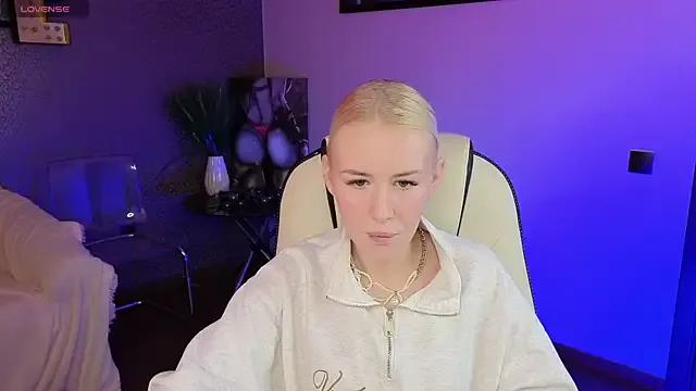 Selenatrend on StripChat