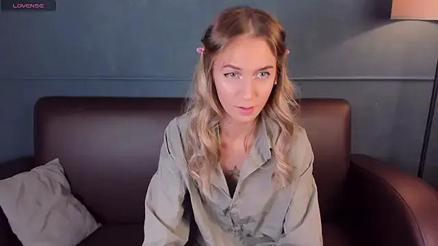 SerenaCrystall on StripChat