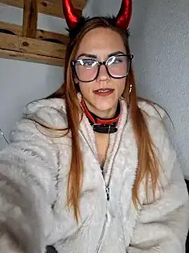 SlimBellaa on StripChat