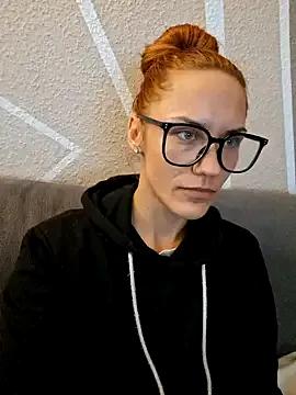 SlimBellaa on StripChat