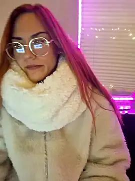 SlimBellaa on StripChat