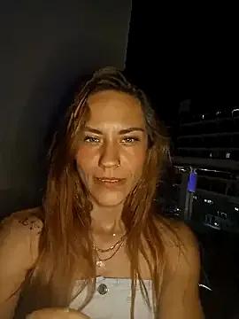 SlimBellaa on StripChat