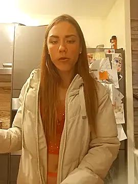 SlimBellaa on StripChat