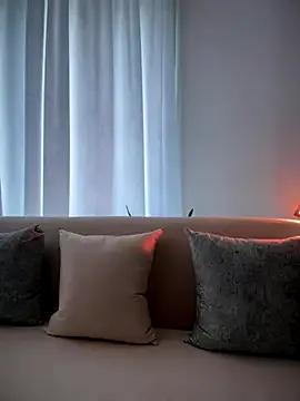 Sofia_Collins- on StripChat