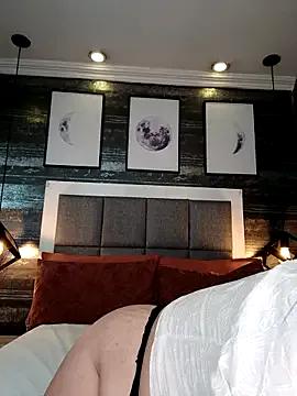 SophieCurves on StripChat