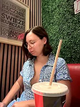 The_Snowwhitee on StripChat