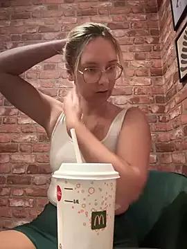 The_Snowwhitee on StripChat