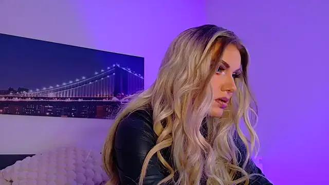 Tinkerbell822 on StripChat