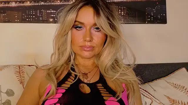 Tinkerbell822 on StripChat