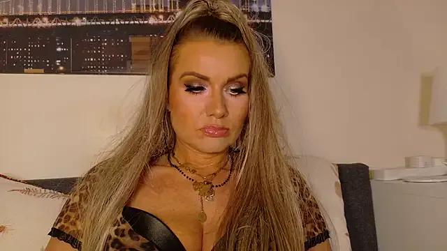 Tinkerbell822 on StripChat