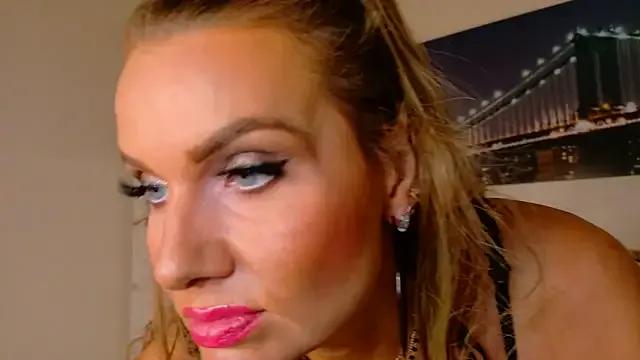 Tinkerbell822 on StripChat