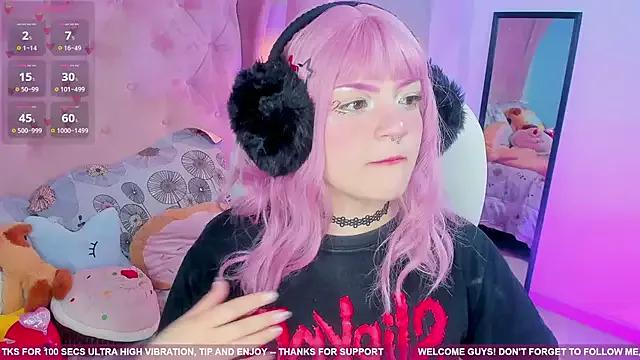 Tiny__Emmy on StripChat