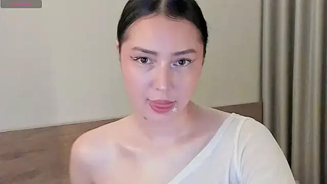 TongueLinn on StripChat