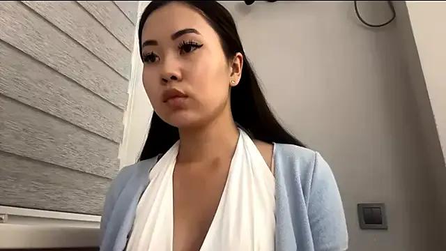 Ur_neighbor_Kira on StripChat