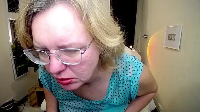 VestaWoody on StripChat