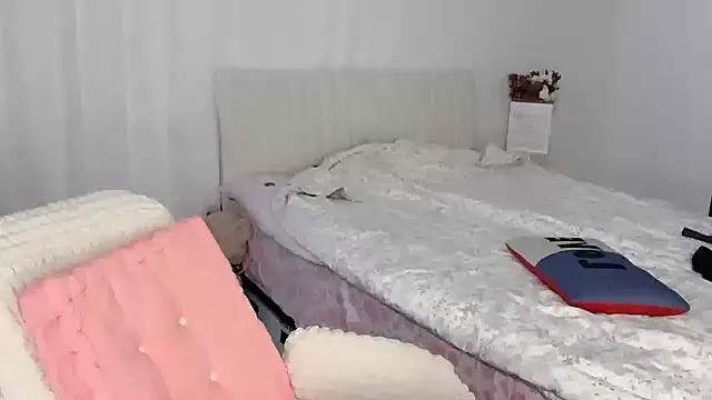 Xiaoyue-2025 —  Doggy pose