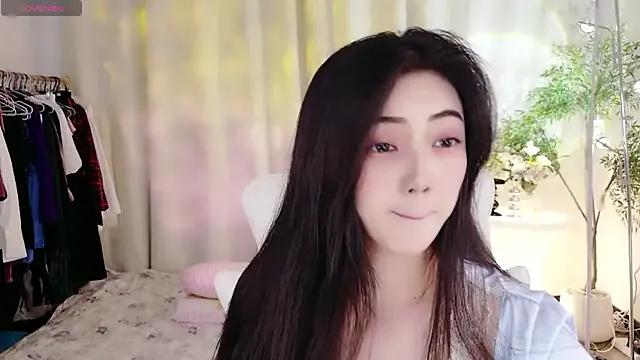 yangyang-777 on StripChat