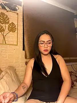 yourdevilsweettsx on StripChat