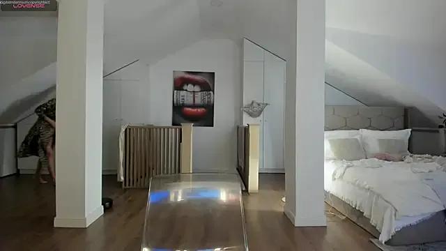 Yourhotqueeen on StripChat