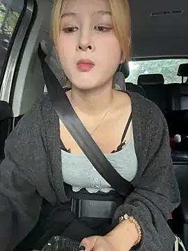 yuki_june on StripChat