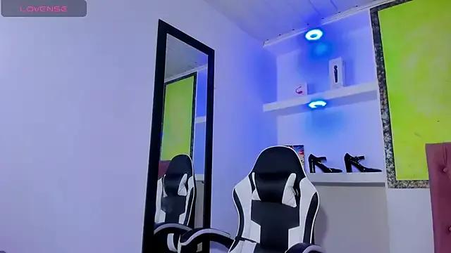 zoe_connor19 on StripChat